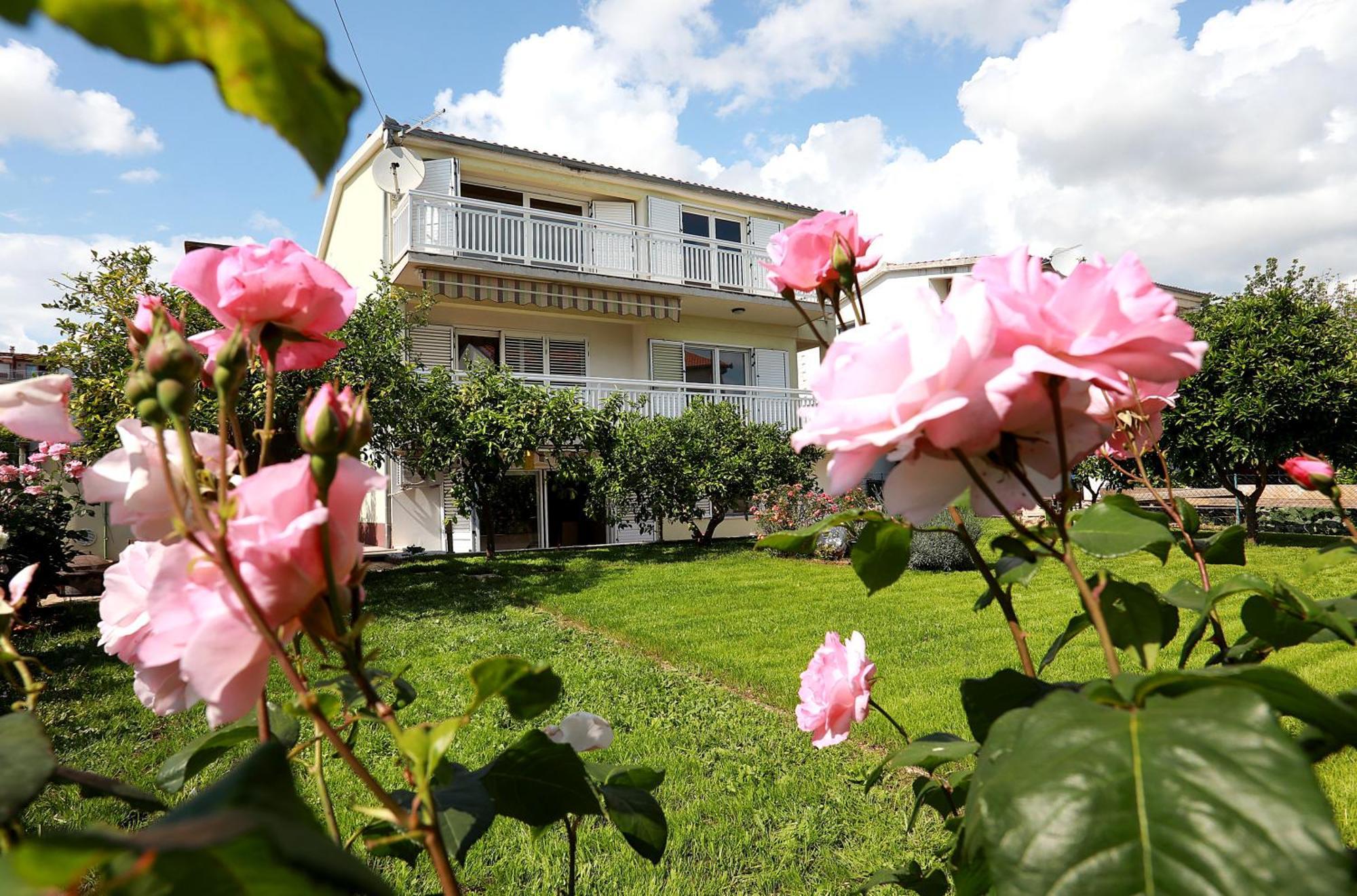 Nevistic Apartmani Трогир Экстерьер фото