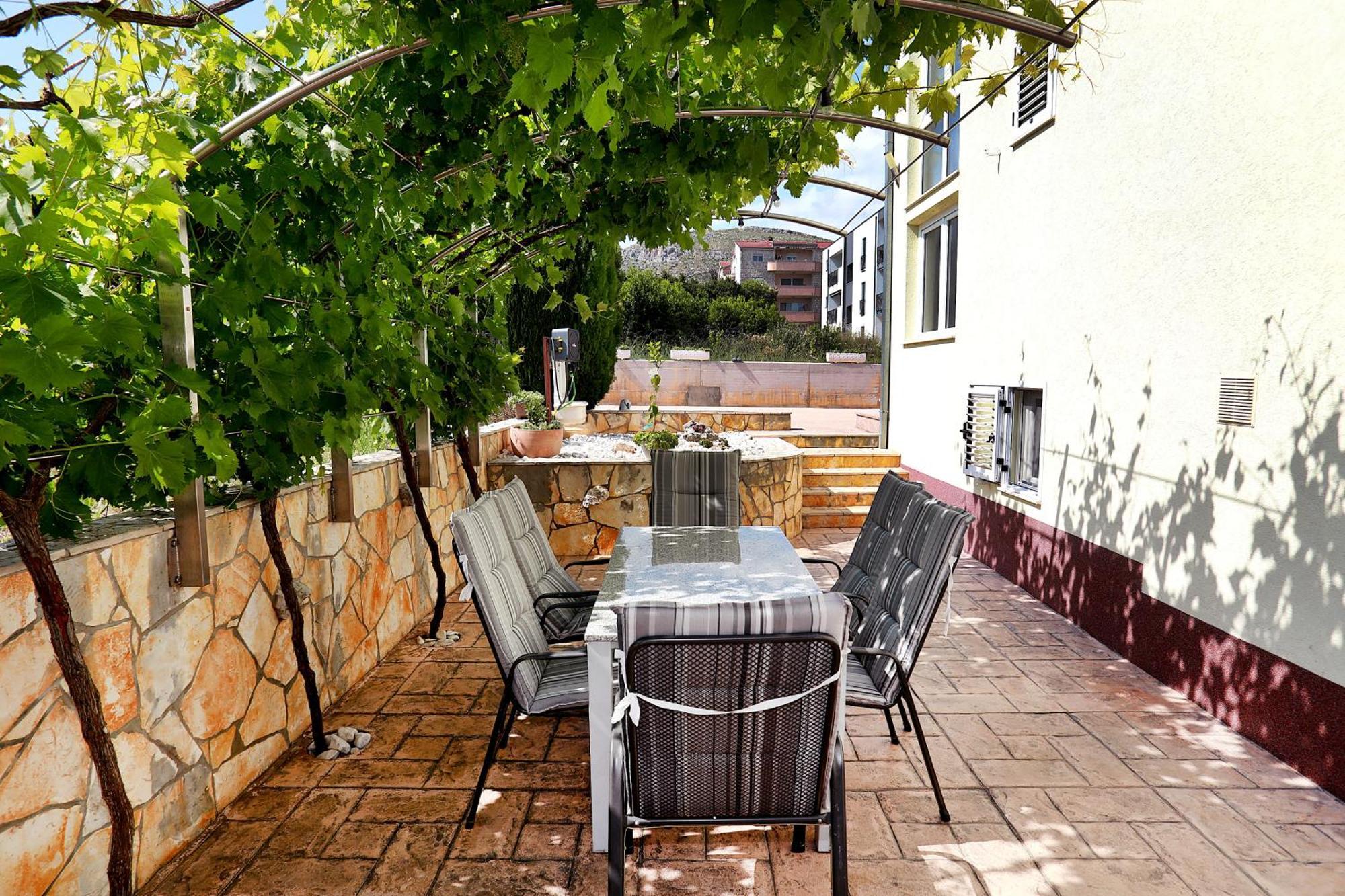 Nevistic Apartmani Трогир Экстерьер фото
